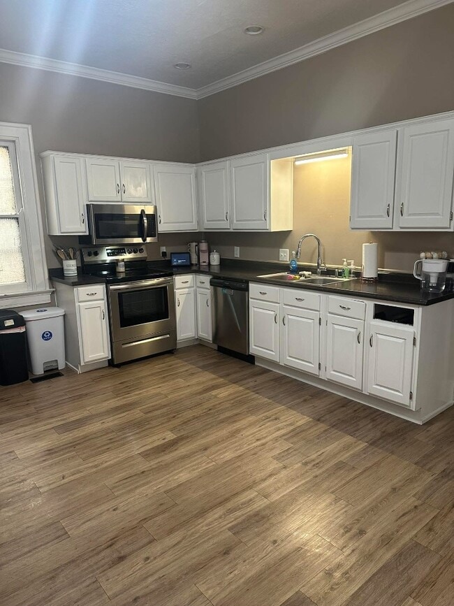 Photo - Spacious 5-Bed Home Near UC with In-Unit Laundry