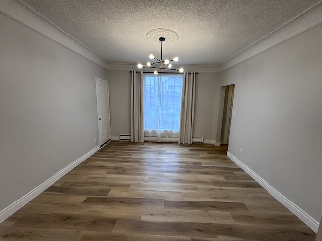 Photo - 454 Vera Pl Unité 1