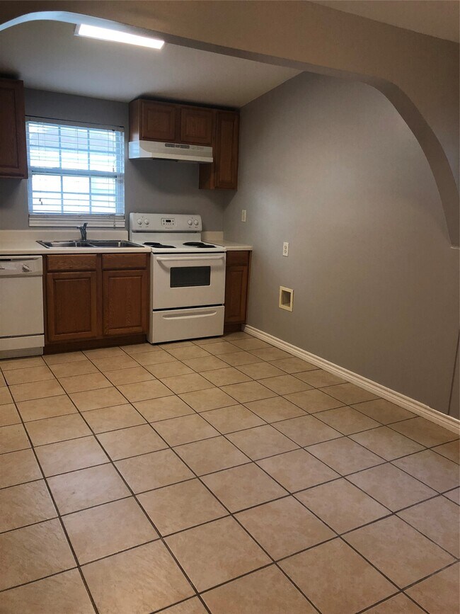 Photo - 914 E 25th St