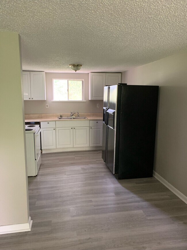 Kitchen - 537 Norwood Dr Unit # 2