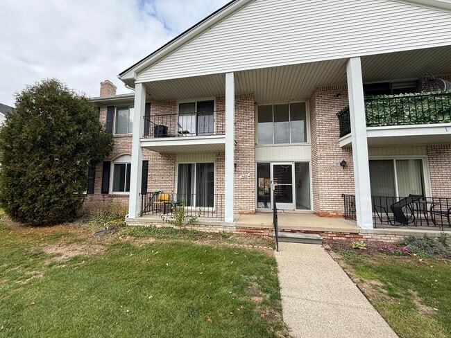 Building Photo - 14211 Ivanhoe Dr Unit 4