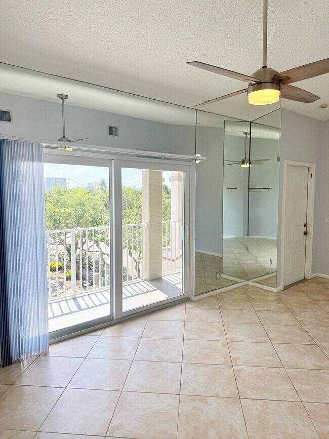 Photo - 2351 NE 14th Street Causeway Unit 537