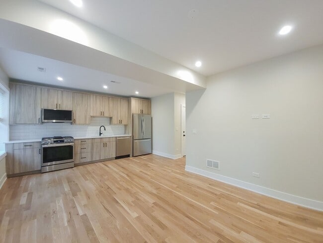 Photo - 2019 W Ainslie St Unit 1