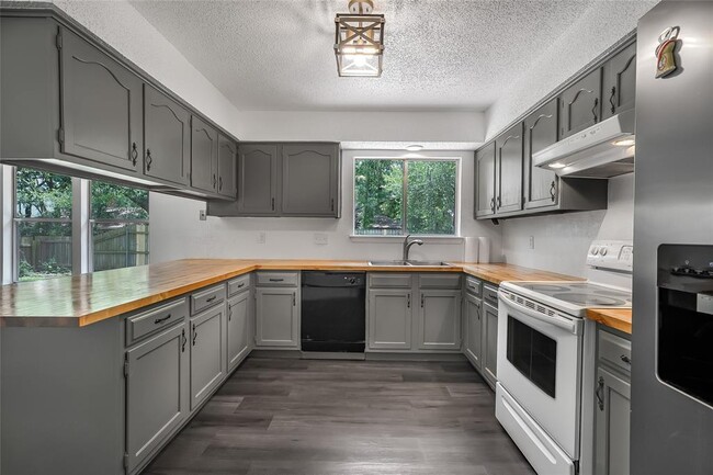 Photo - 4209 Harcourt Dr