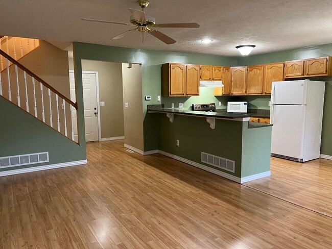 Very sharp 3 BR, 2.5 bathroom, updated ap... - Very sharp 3 BR, 2.5 bathroom,  updated ap... House