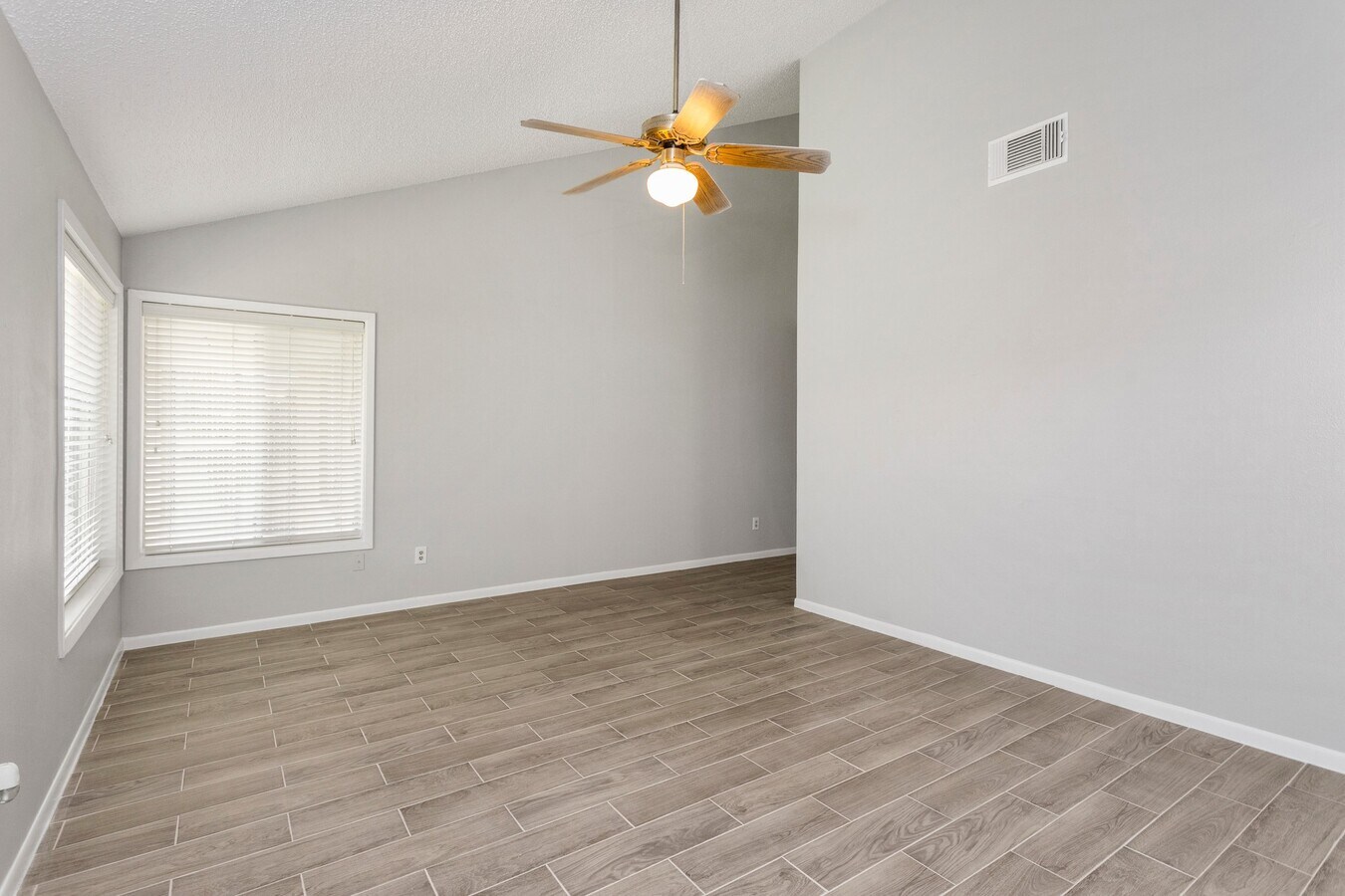 Photo - 2015 Braesmeadow Ln