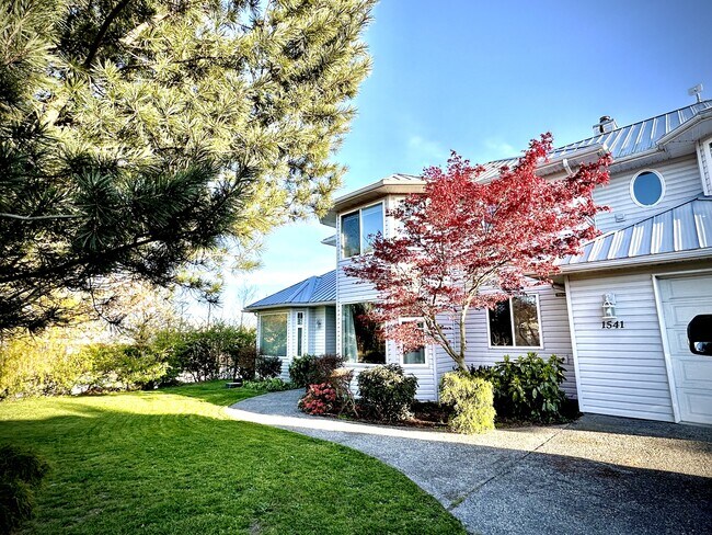 1541 Ocean View Ln