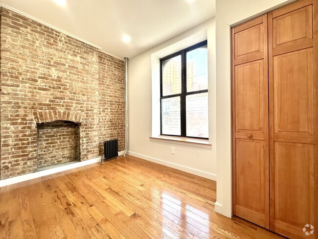 Building Photo - 122 La Salle St Rental