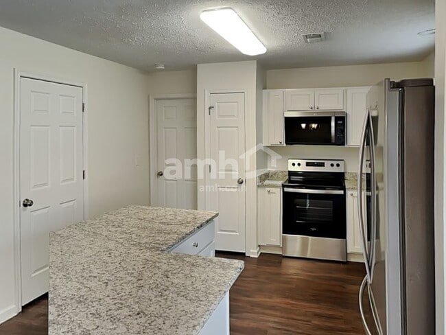 Photo - 1002 Daniel Ln