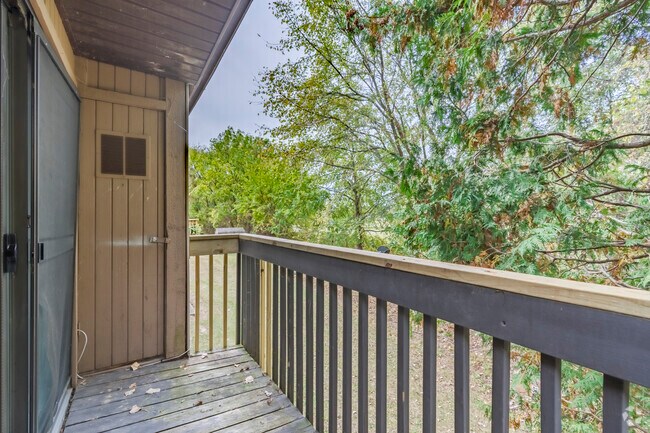 2BR, 1 BA - 750SF - 2nd Floor - Balcony