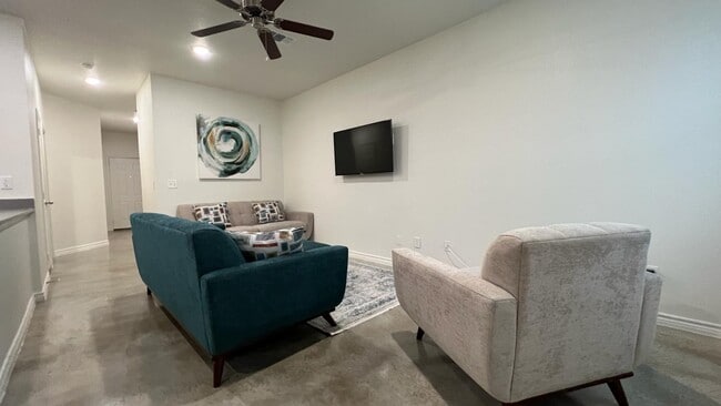 Photo - 1813 Emma Naylor Ct