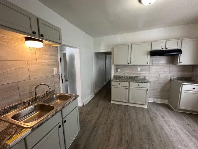 Building Photo - 3069 N 29th St Unit Lower