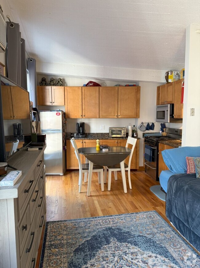 Building Photo - 12 Stoneholm St Unit 420 Rental