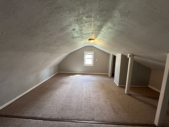 Photo - 3 bedroom 1 bath house in East Moline