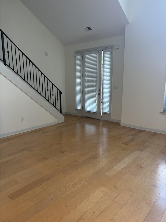 Photo - 1371 Island Town Dr