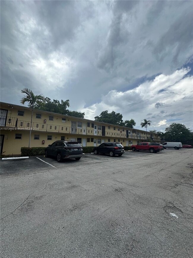 Building Photo - 20200 NE 29th Ct Unit N103 Rental