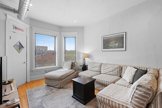 Photo - 848 W Sheridan Rd Unit 3F