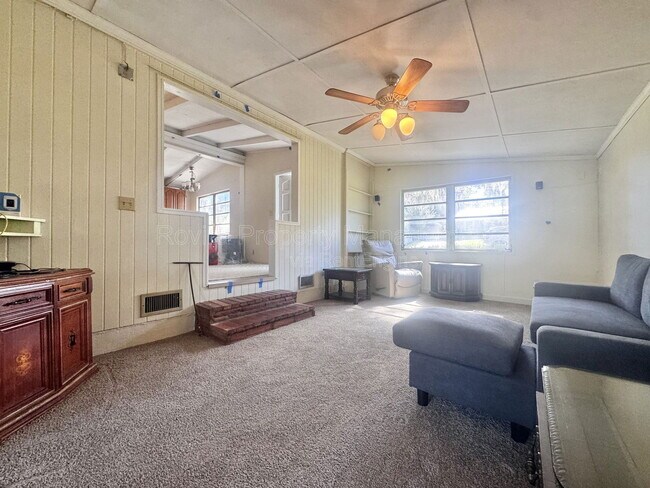 Photo - 627 E Warner St