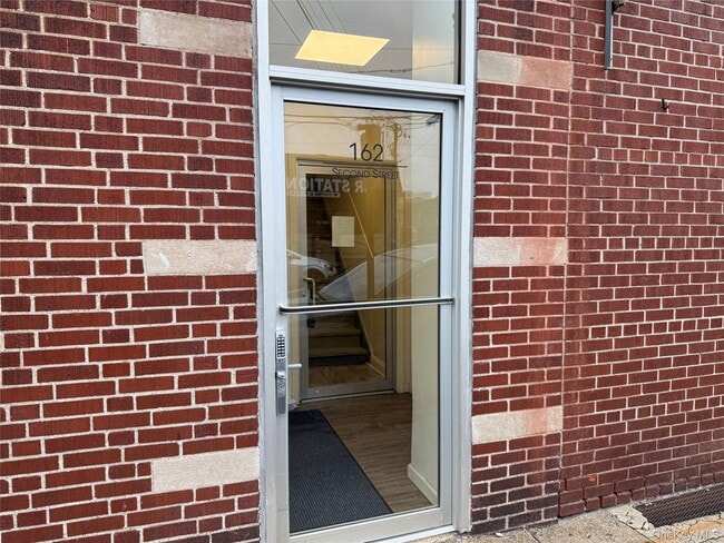 Building Photo - 162 2nd St Unit 4