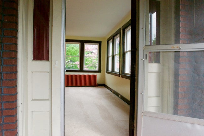 Building Photo - 218 Pennsylvania Blvd Unit 1