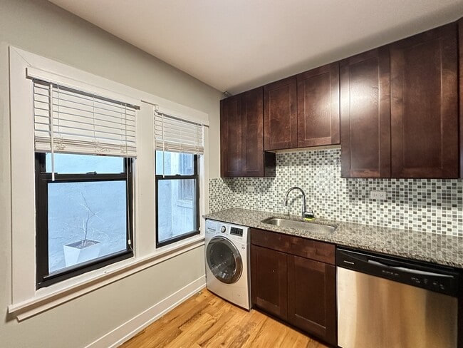 Photo - 814 Elm St Unit 902