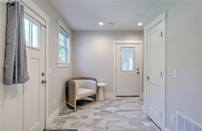 Photo - 137 Rosebriar Ave