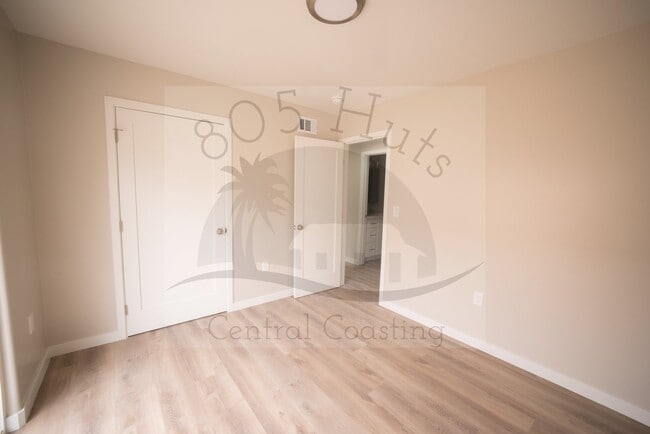 486 Crescent Unit Main