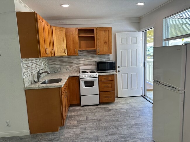 Photo - Charming Palolo Studio