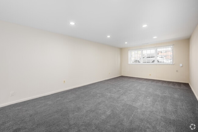 1BR, 1BA - 1,115SF - Living Room