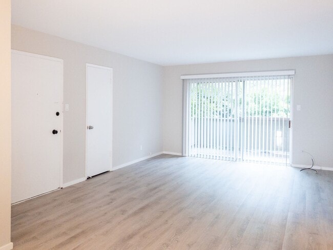 2BD 1BA Renovated Unit! Parking! Storage! ... - 2BD 1BA Renovated Apartment Unit! Parking! Storage! ... Unit Meadowsweet -  R