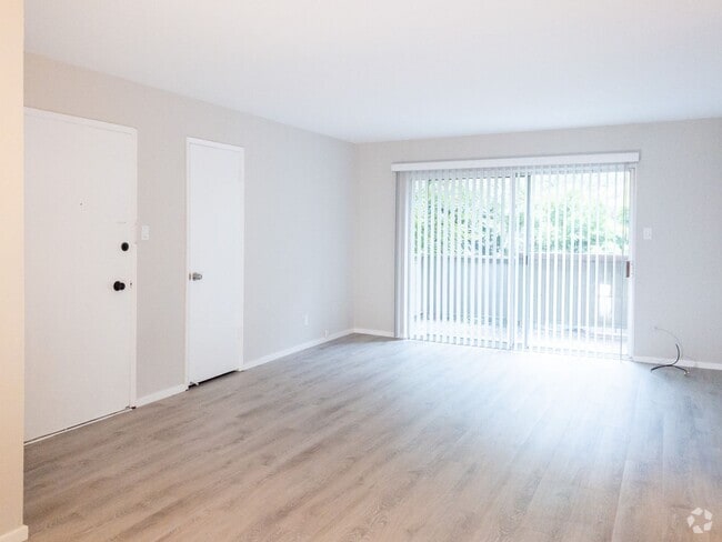 Building Photo - 2BD 1BA Renovated Unit Meadowsweet -  R Rental