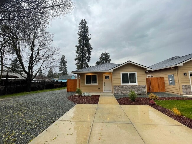 Building Photo - 410 4th St Unit B