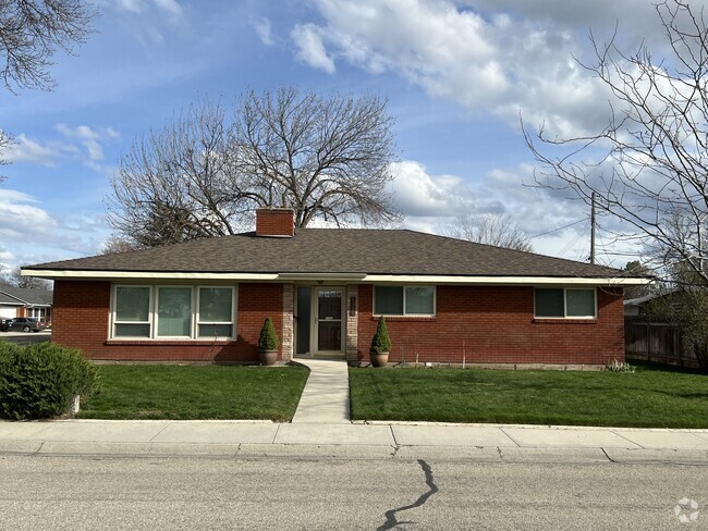 Building Photo - 1300 S Brooklawn Dr Rental