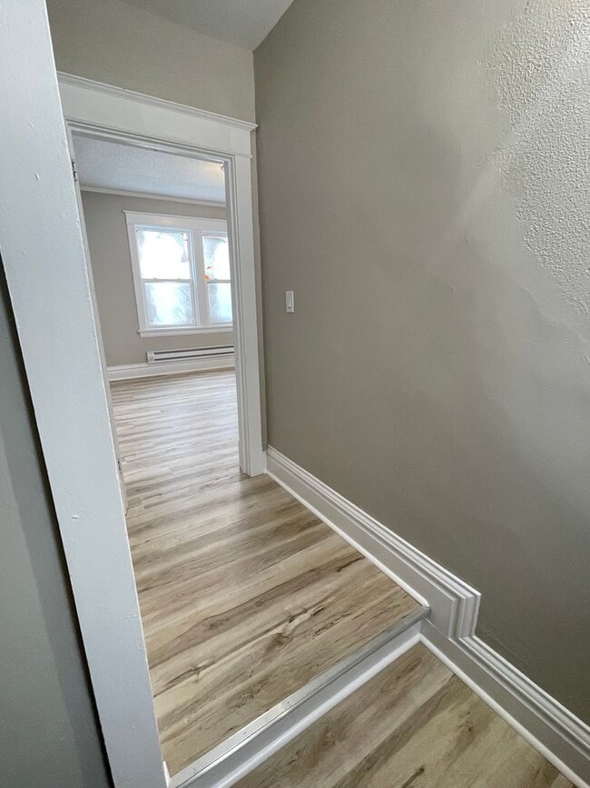 Photo - 611 E 6th St Unit 2 (Upper)