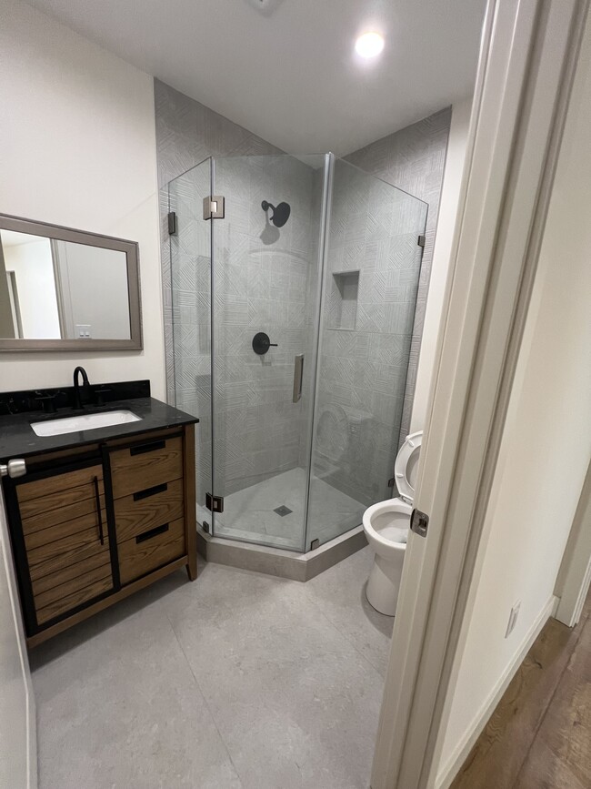 Photo - 11104 Oxnard St Unit 11104 Oxnard street