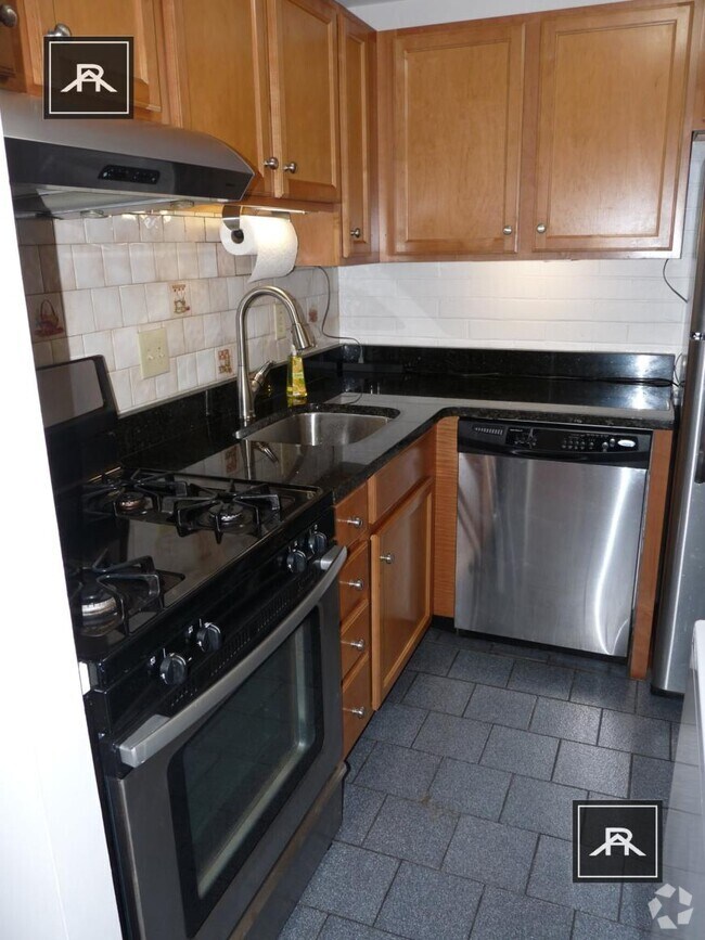 Building Photo - 2 bedroom in Brookline MA 02445 Unit 3D Rental