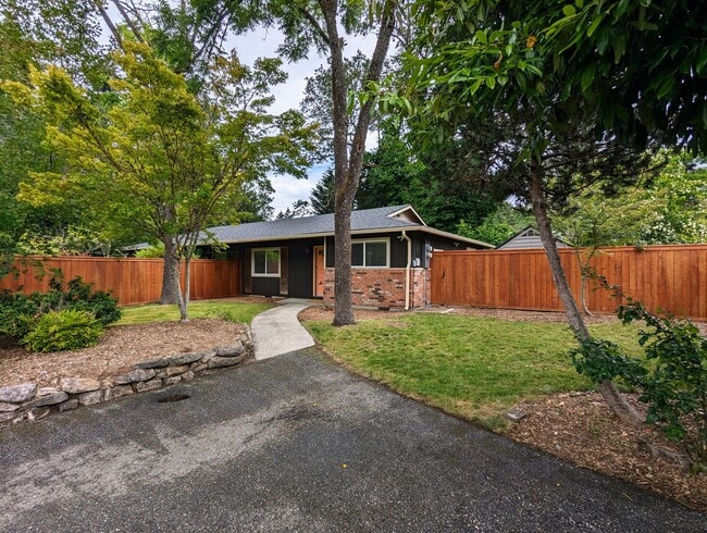 Photo - 5713-5713 64th St W