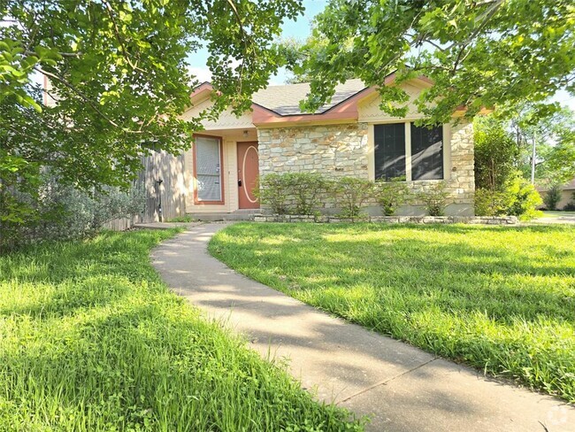 Building Photo - 16829 Village Oak Loop Rental