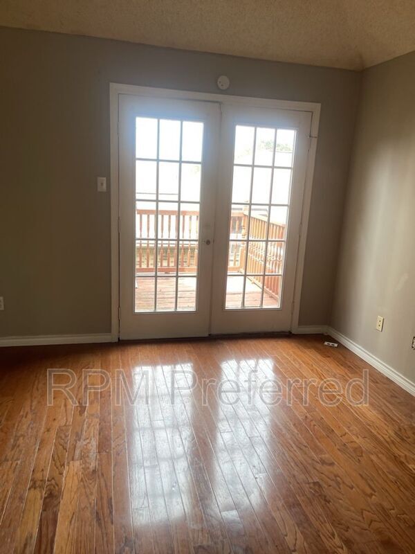 Photo - 2402 Chestnut Mills Rd