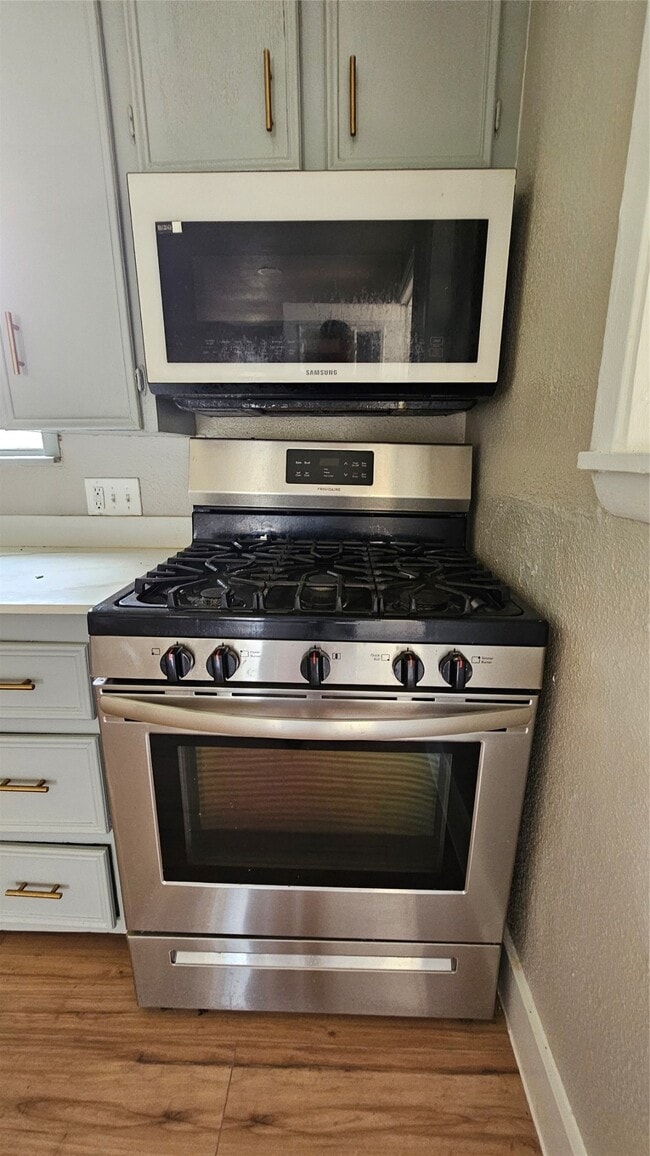 Photo - 2415 Perry St