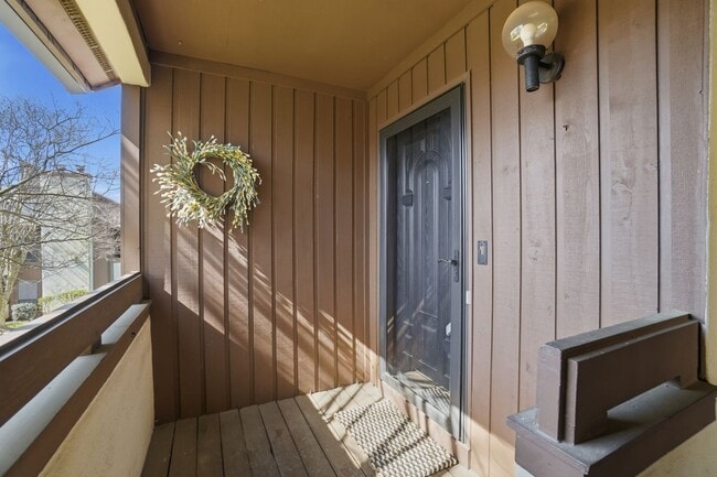 Photo - Beautifully Updated Condo with High-End Finishes Throughout