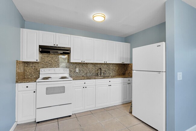 1208 W 32nd St
