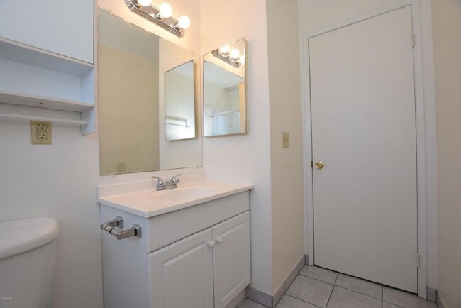 Photo - Popular Victoria Avenue Penthouse