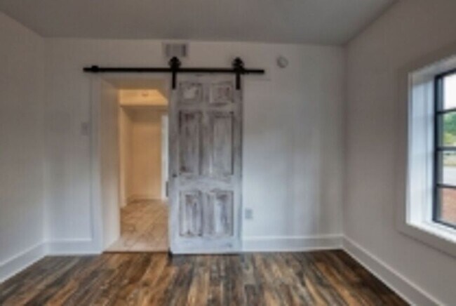 Photo - 1122 NE Wellman Ave