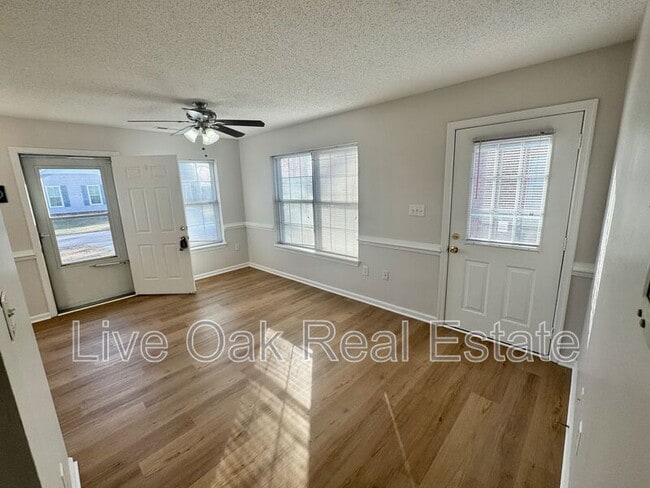 Photo - 1562 Indiana Ave