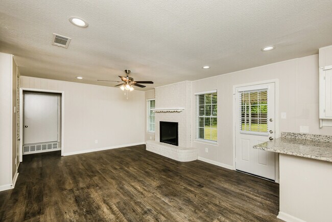 Photo - 2417 Skyline Dr