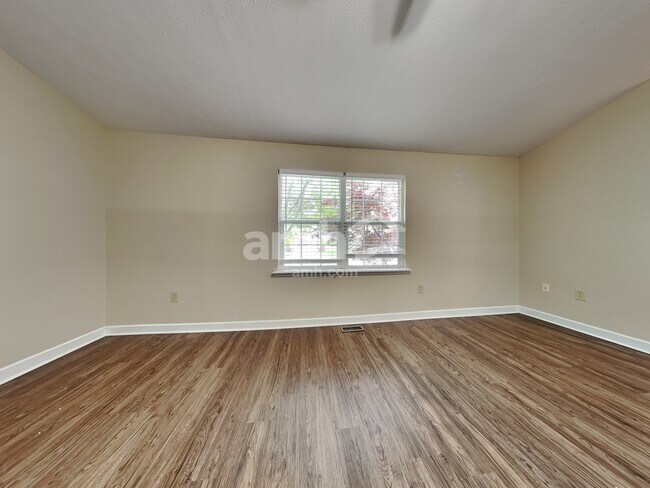 Photo - 627 Highpointe Boulevard