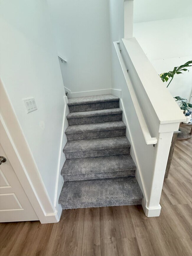 Photo - Modern 3-Bedroom End-Unit Townhome in Smit...