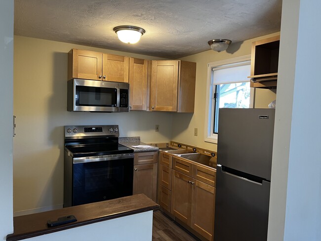 Building Photo - 15 Blossom St Unit 5