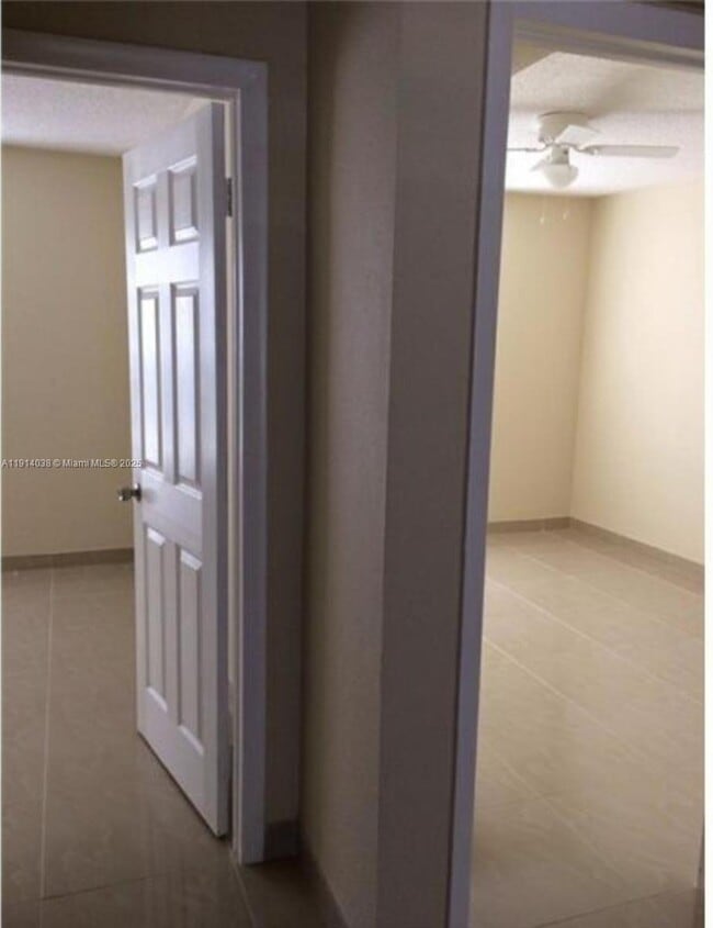 Photo - 3928 SW 67th Way Unidad 97